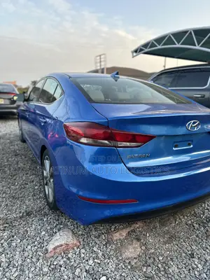 Hyundai Elantra Limited Sedan FWD (2.0L 4cyl 6A) 2017 Blue