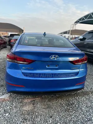 Hyundai Elantra Limited Sedan FWD (2.0L 4cyl 6A) 2017 Blue