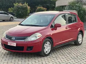 Nissan Versa 1.6 2010 Red