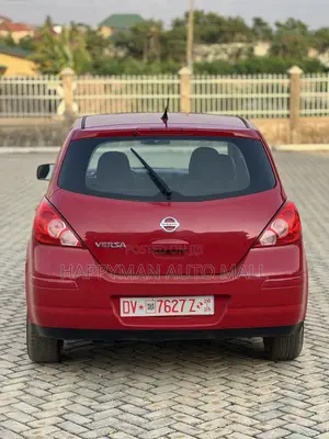 Nissan Versa 1.6 2010 Red