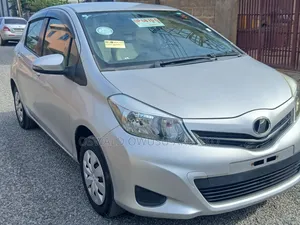 Toyota Vitz 2013 Silver