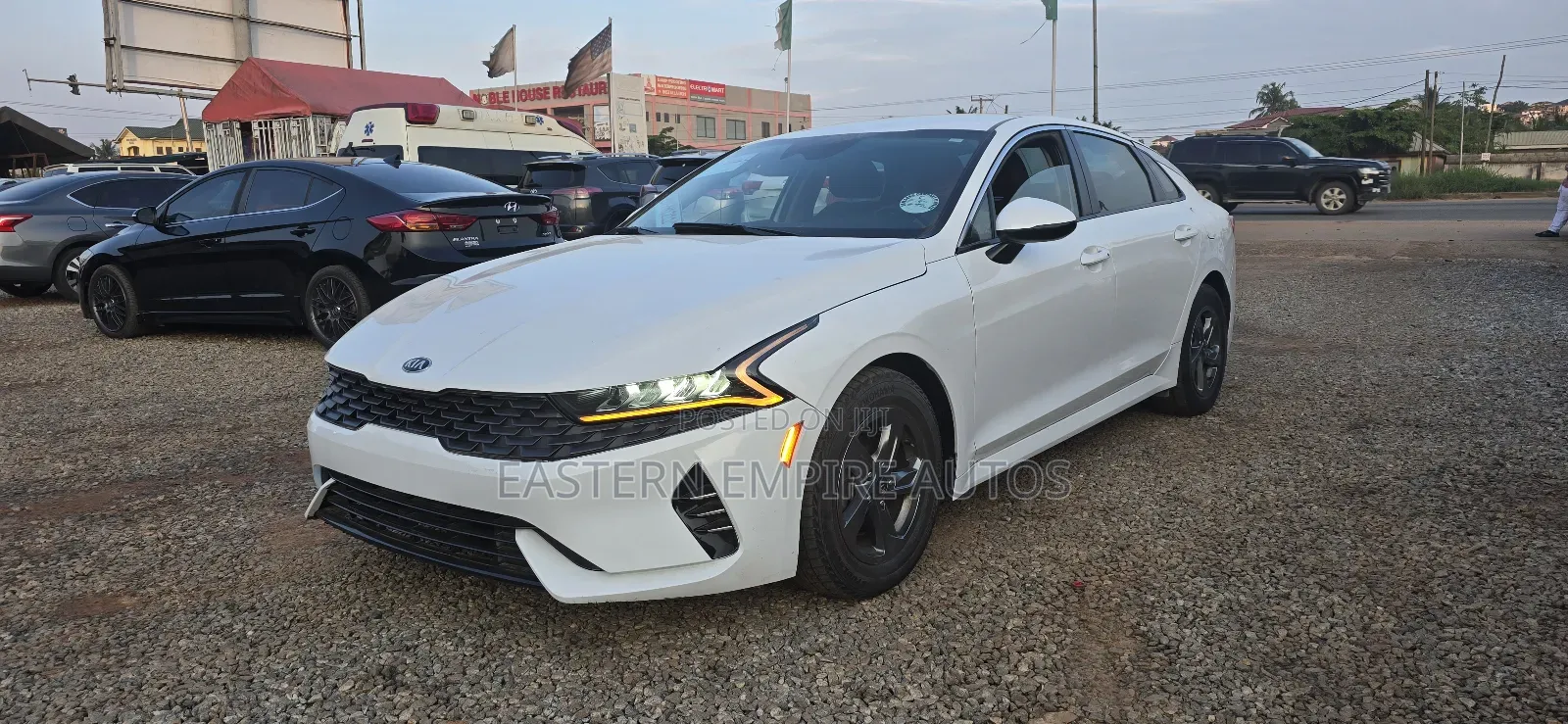 Kia K5 LXS 2022 White