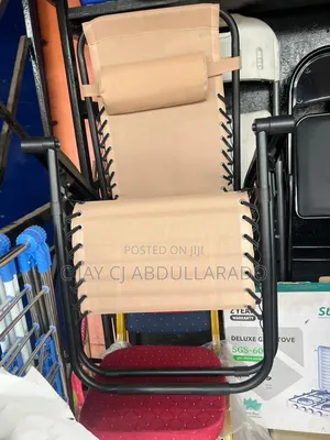 Relaying Folding Chairs With Metal Legs