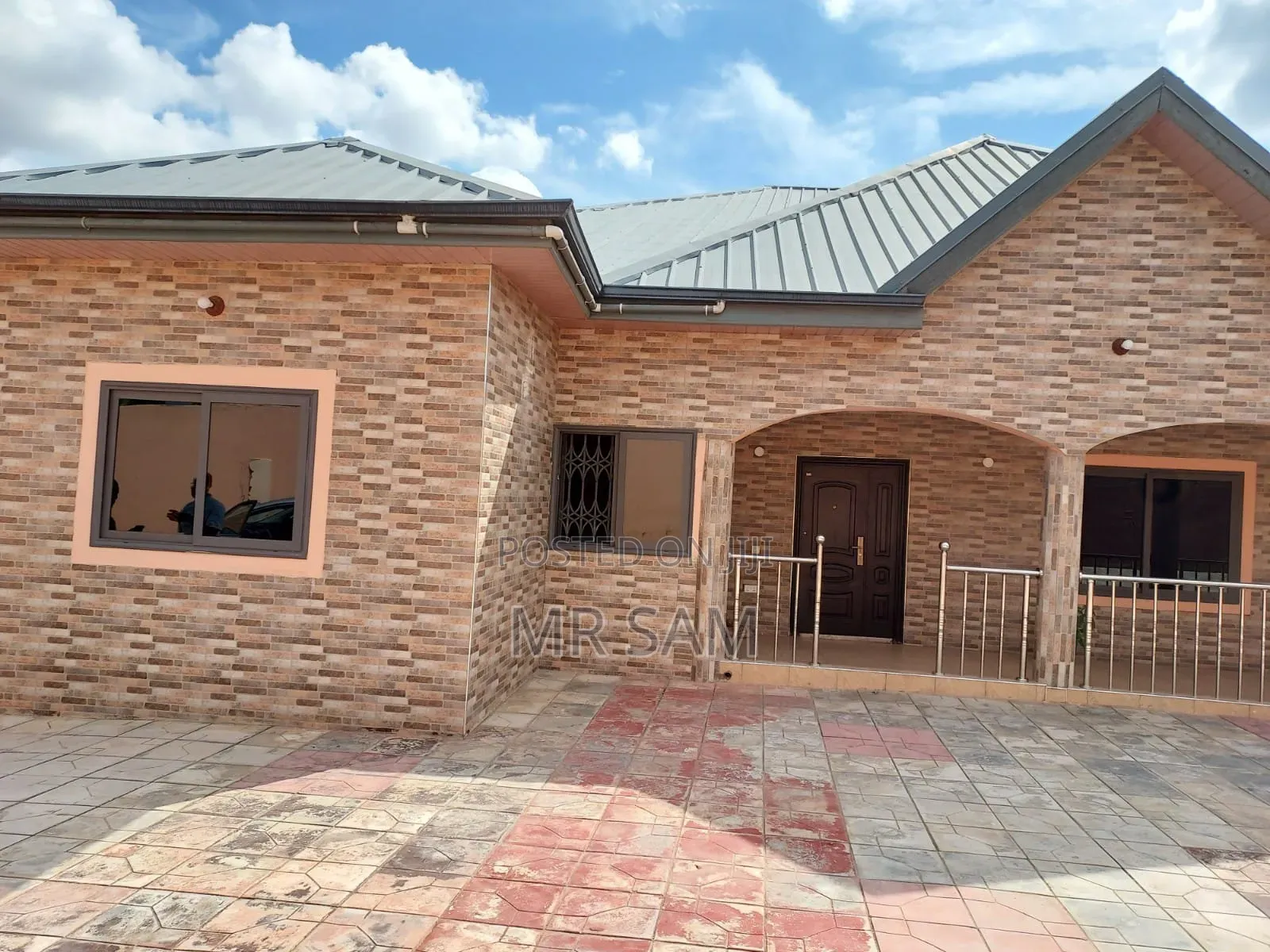 5bdrm House in Ablekuma Odumase, Ga South Municipal for sale