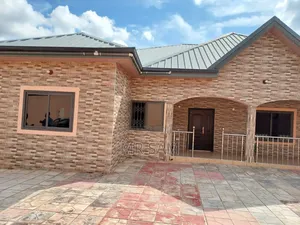 5bdrm House in Ablekuma Odumase, Ga South Municipal for sale