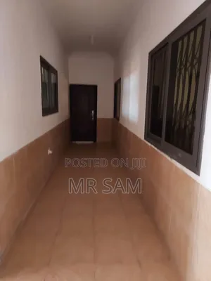 5bdrm House in Ablekuma Odumase, Ga South Municipal for sale