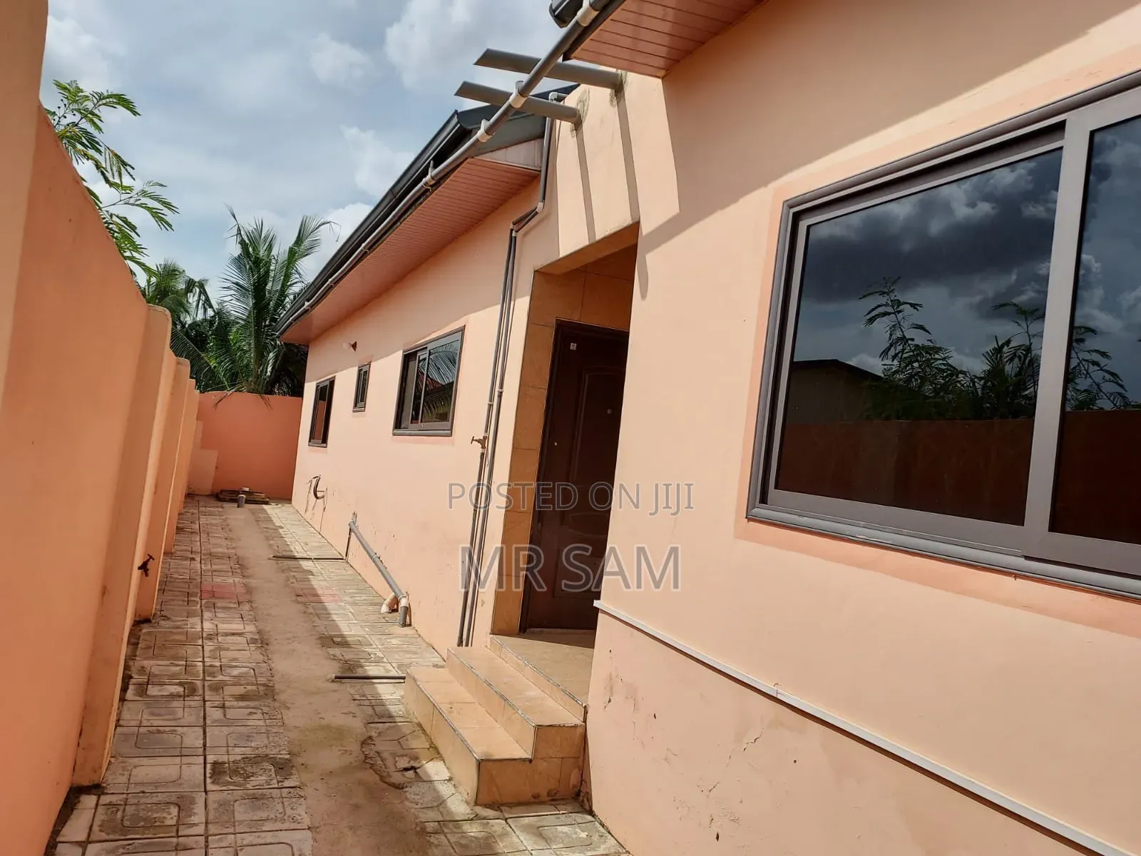 5bdrm House in Ablekuma Odumase, Ga South Municipal for sale