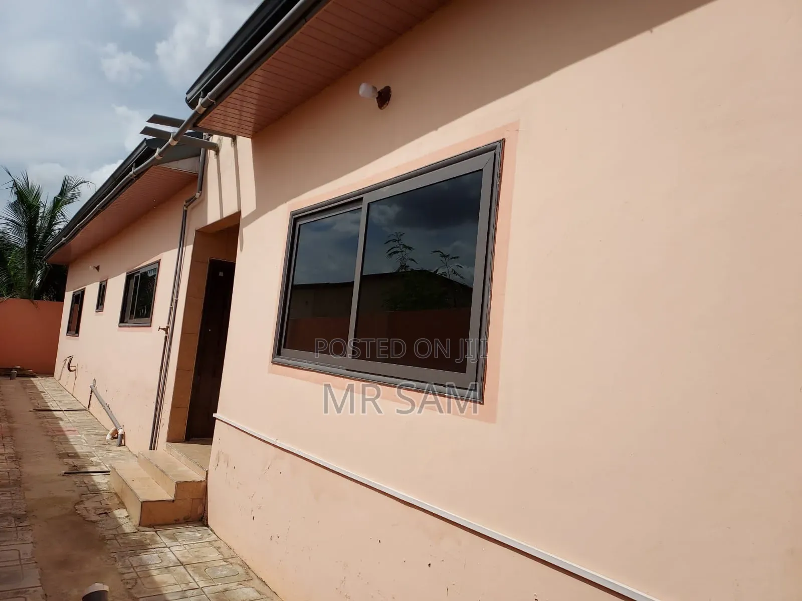 5bdrm House in Ablekuma Odumase, Ga South Municipal for sale
