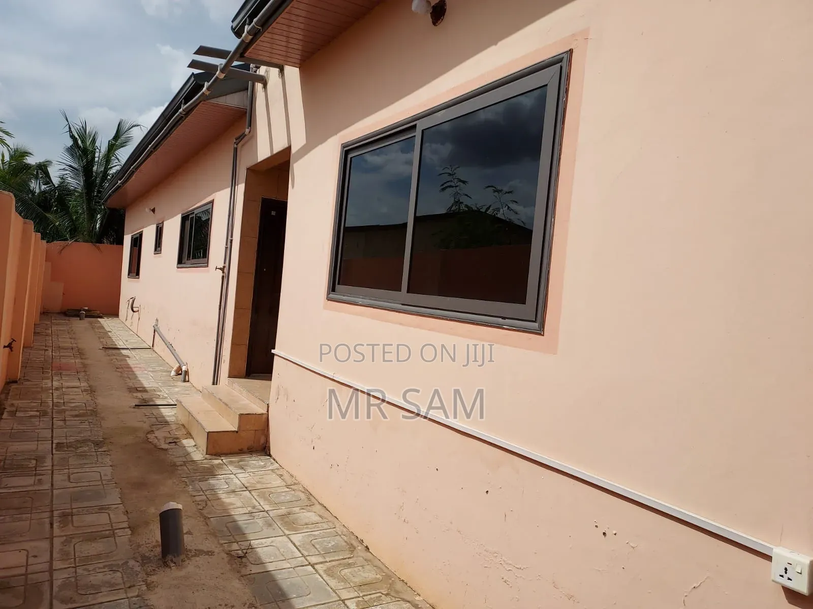 5bdrm House in Ablekuma Odumase, Ga South Municipal for sale