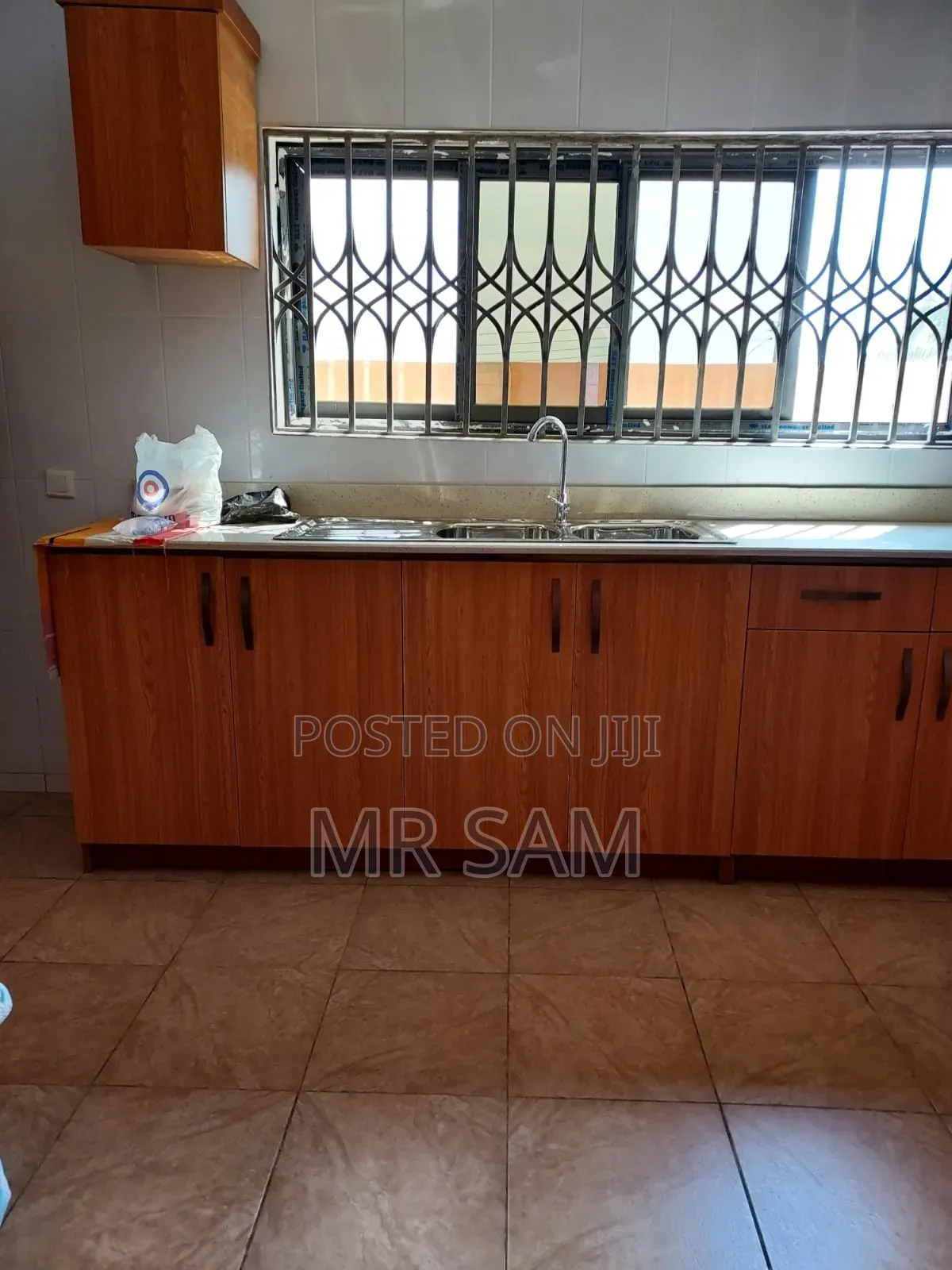 5bdrm House in Ablekuma Odumase, Ga South Municipal for sale