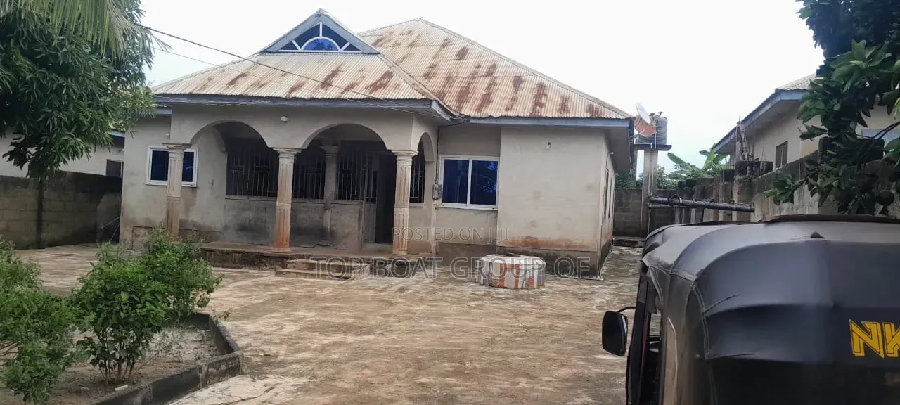 4bdrm House in Top-Boat Estate, Kumasi Metropolitan for sale