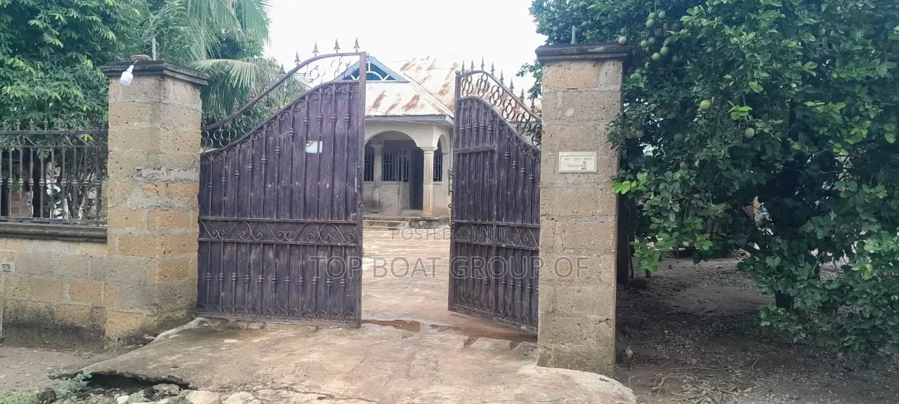 4bdrm House in Top-Boat Estate, Kumasi Metropolitan for sale