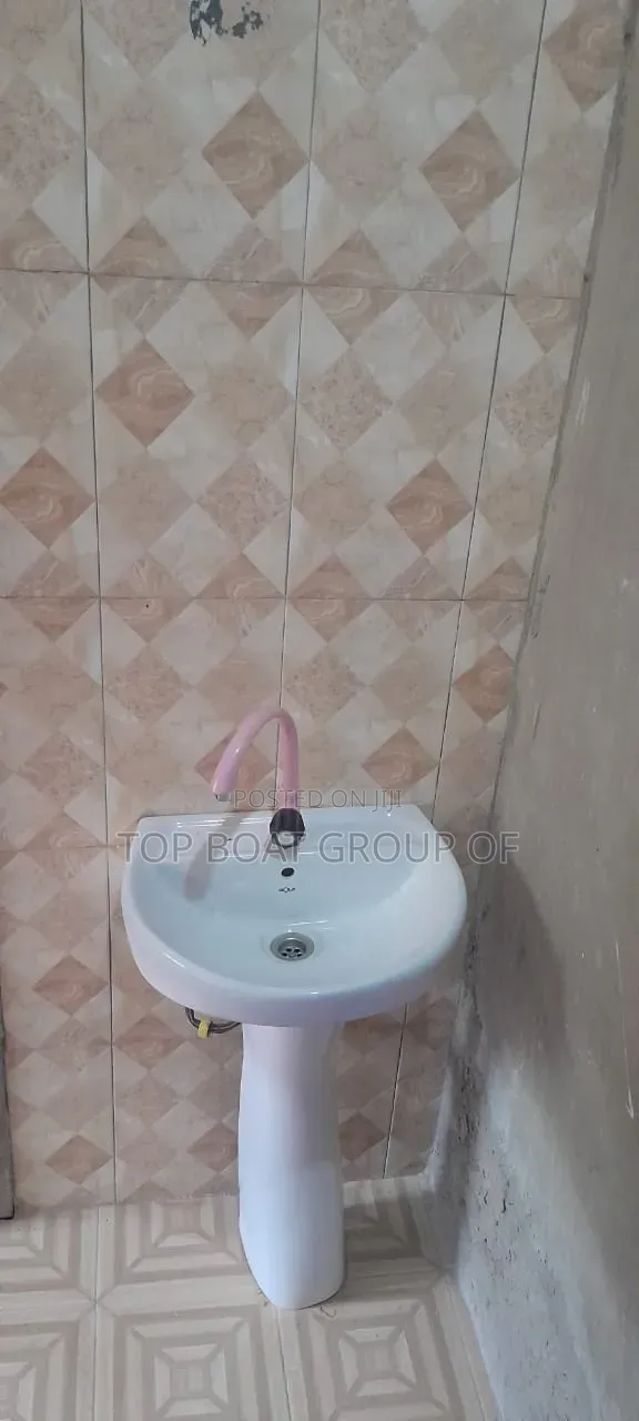 4bdrm House in Top-Boat Estate, Kumasi Metropolitan for sale