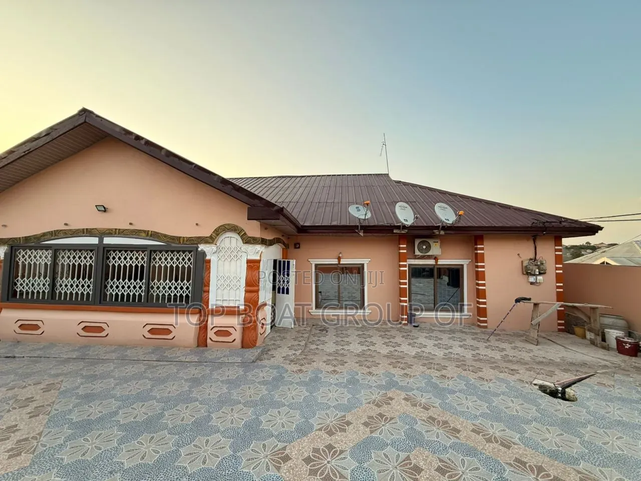 5bdrm House in Top-Boat Estate, Kumasi Metropolitan for sale