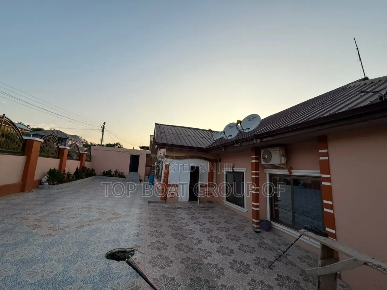 5bdrm House in Top-Boat Estate, Kumasi Metropolitan for sale