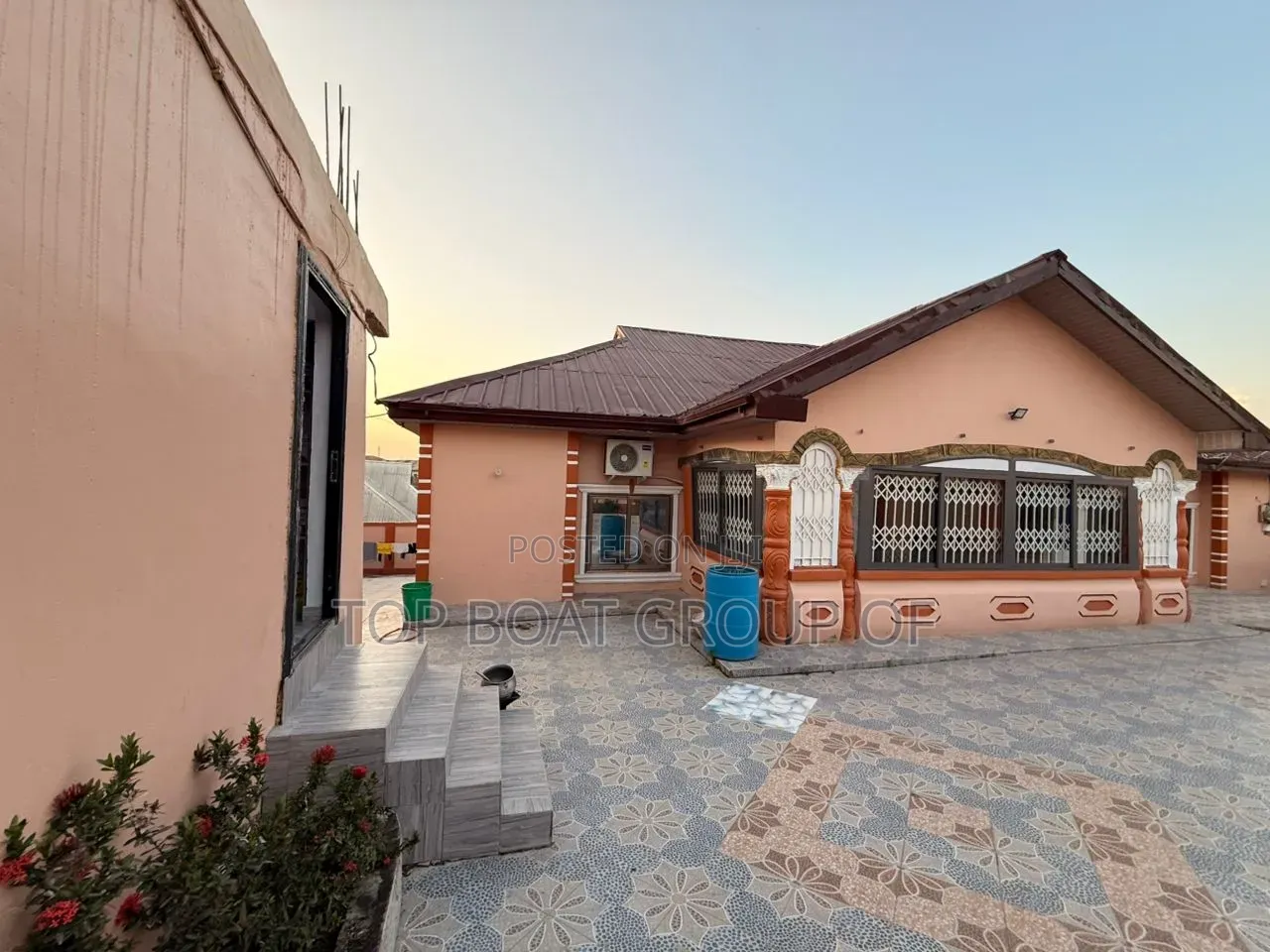 5bdrm House in Top-Boat Estate, Kumasi Metropolitan for sale
