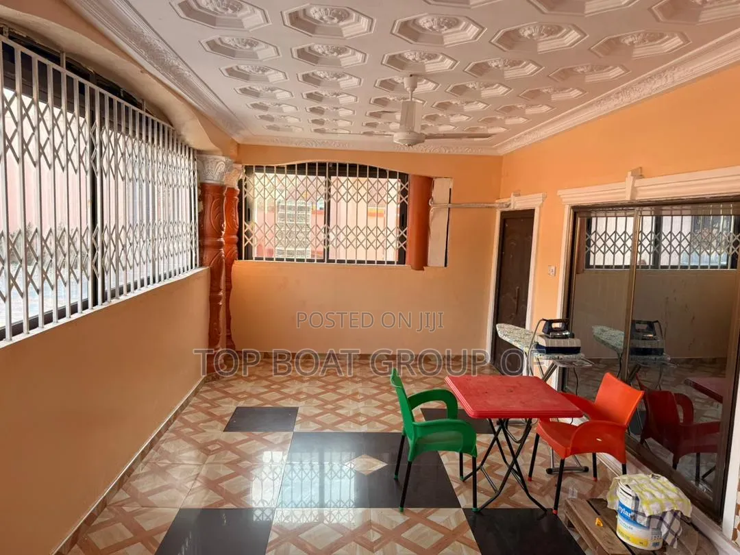 5bdrm House in Top-Boat Estate, Kumasi Metropolitan for sale