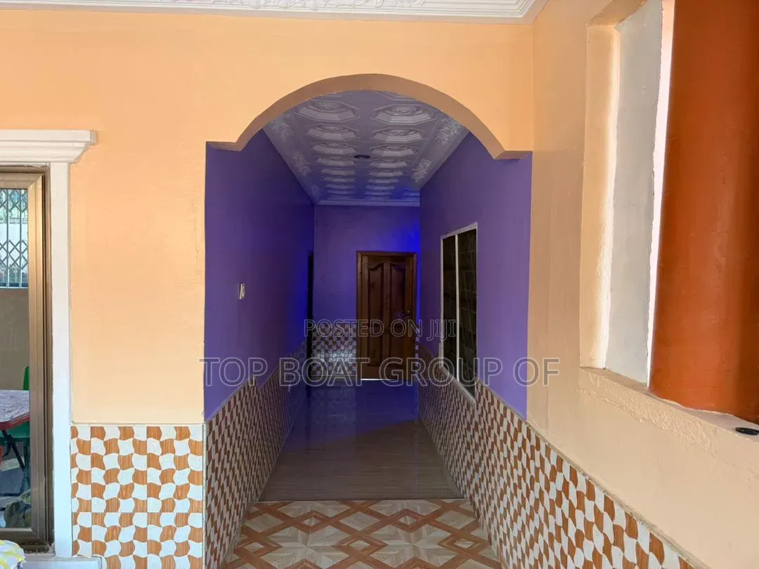 5bdrm House in Top-Boat Estate, Kumasi Metropolitan for sale