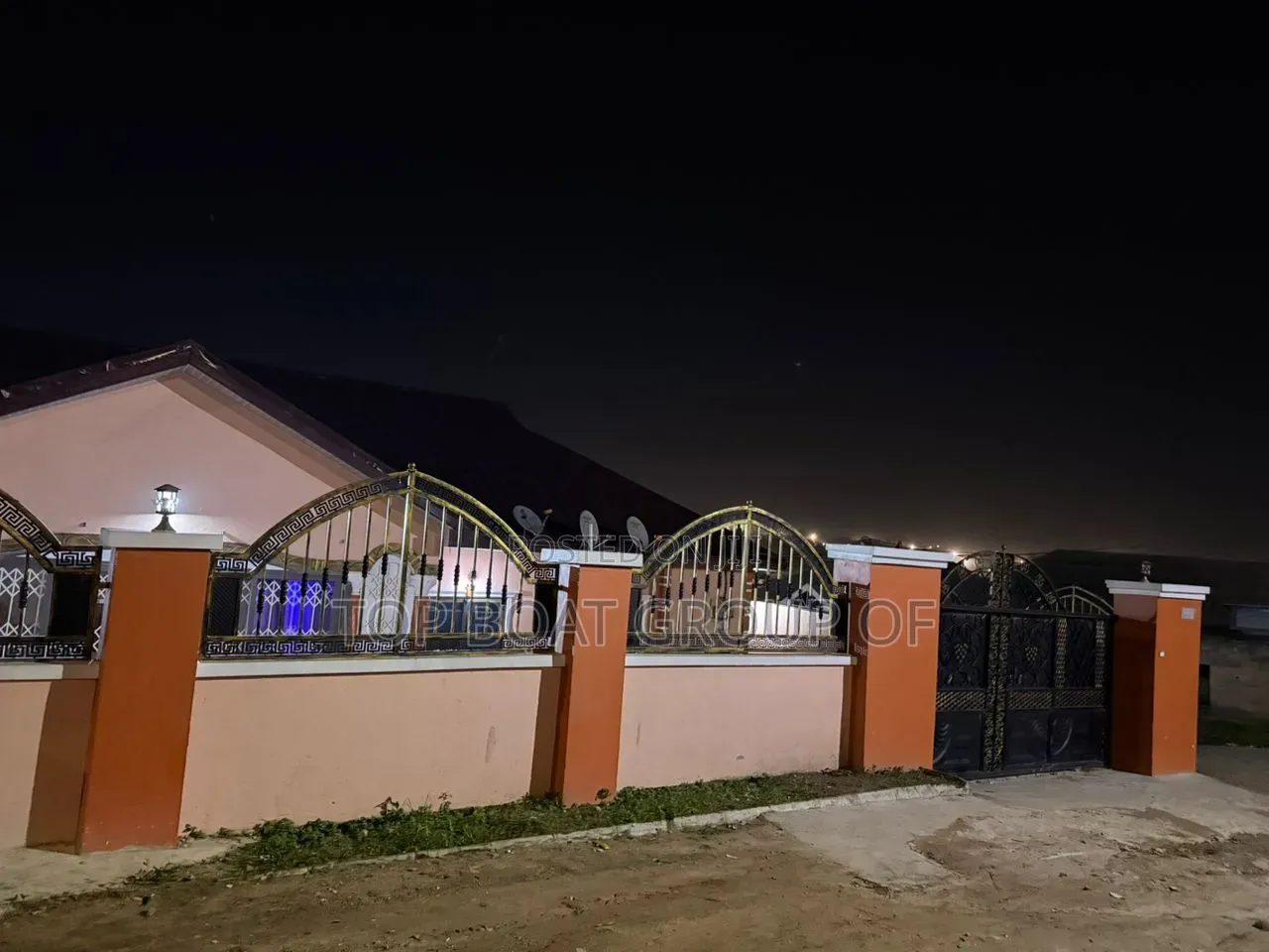 5bdrm House in Top-Boat Estate, Kumasi Metropolitan for sale