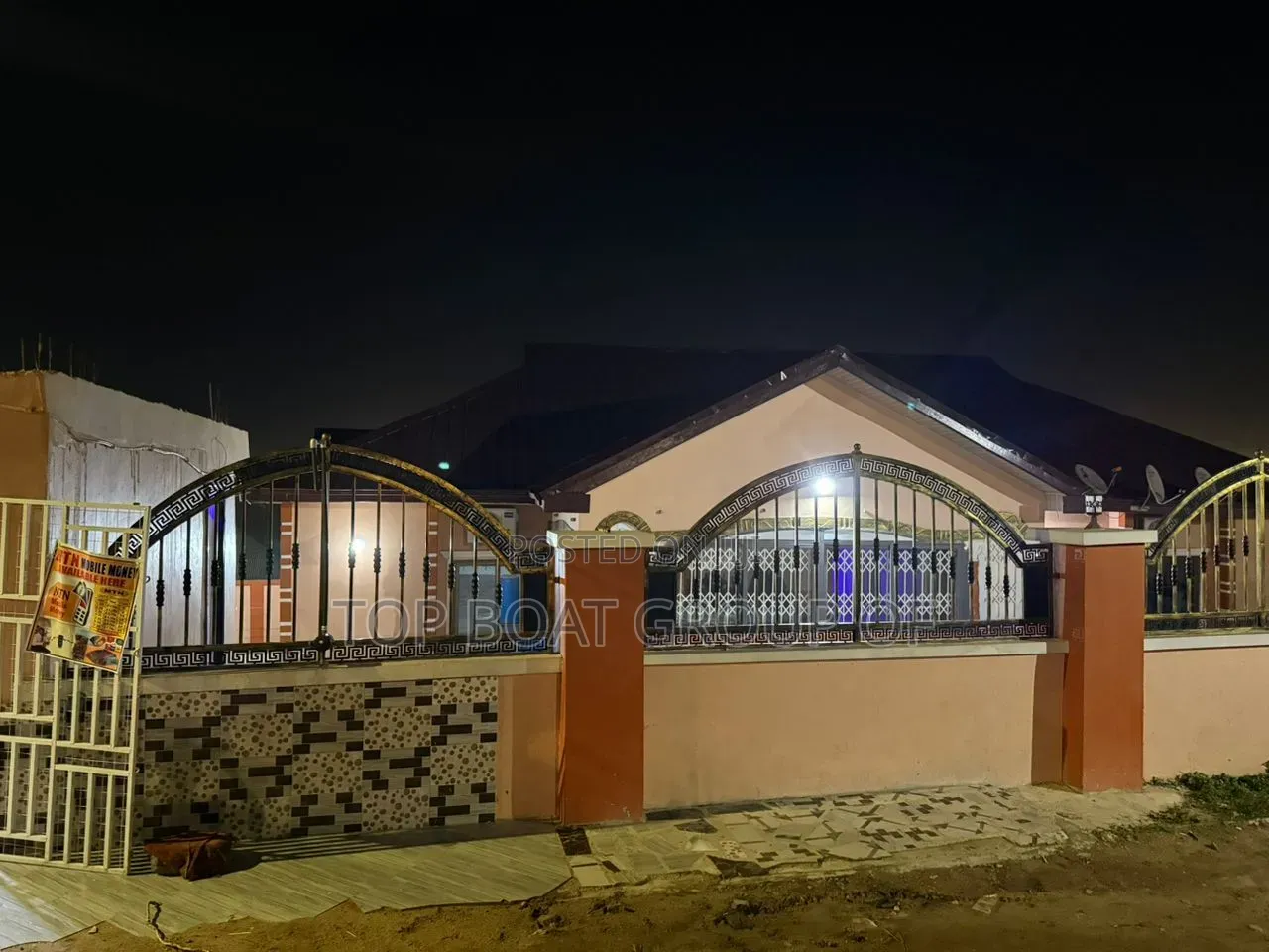 5bdrm House in Top-Boat Estate, Kumasi Metropolitan for sale