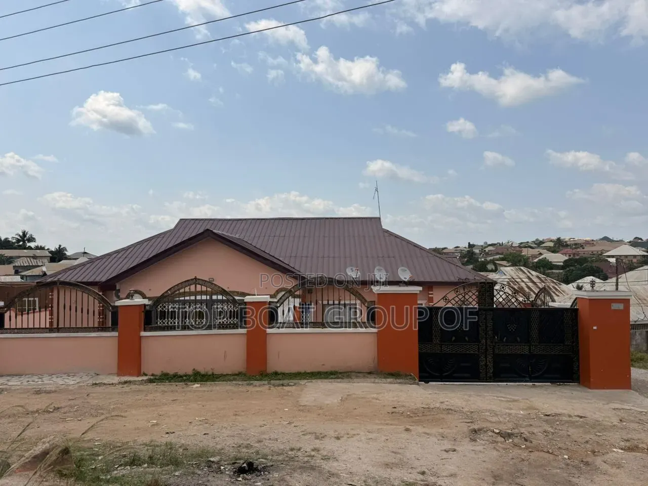 5bdrm House in Top-Boat Estate, Kumasi Metropolitan for sale