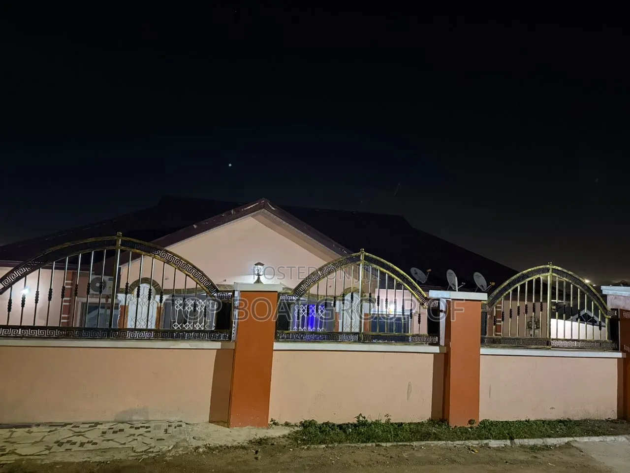 5bdrm House in Top-Boat Estate, Kumasi Metropolitan for sale