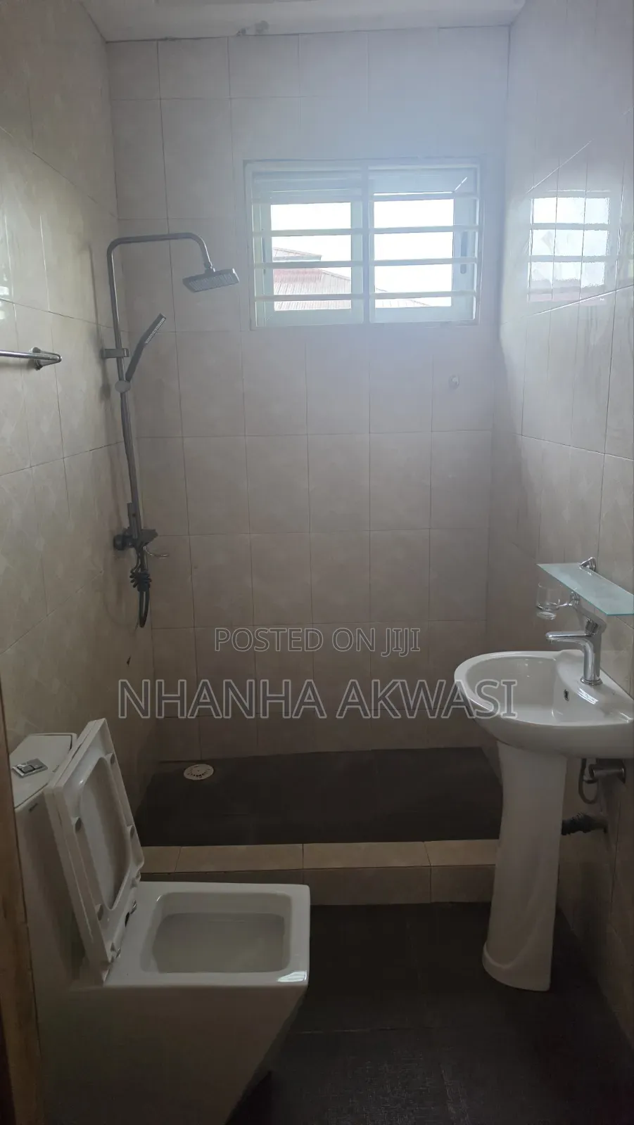 3bdrm House in Community 20, Sakumono for rent
