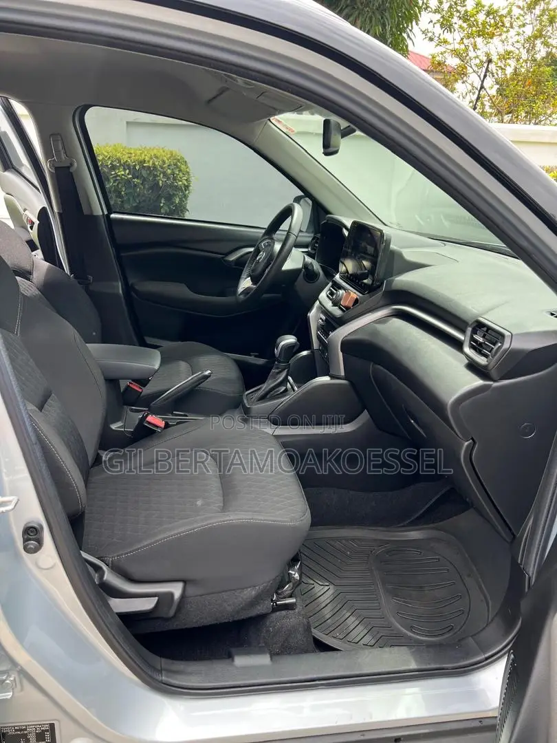 Toyota Urban Cruiser 2024 Silver