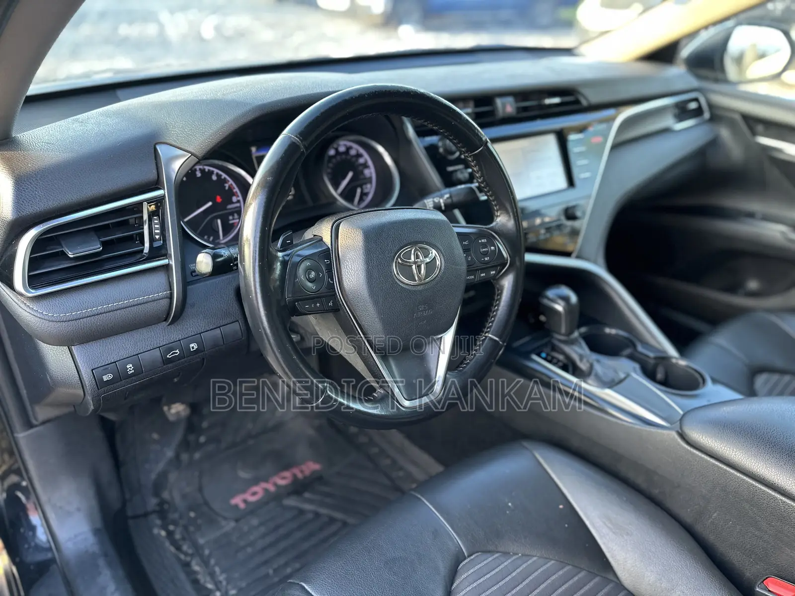 Toyota Camry SE FWD (2.5L 4cyl 8AM) 2018 Black
