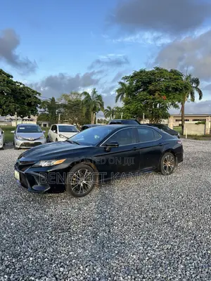 Toyota Camry SE FWD (2.5L 4cyl 8AM) 2018 Black