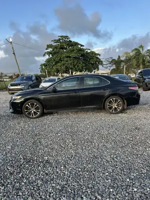 Toyota Camry SE FWD (2.5L 4cyl 8AM) 2018 Black