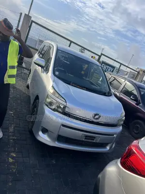 Toyota Voxy 2013 Silver