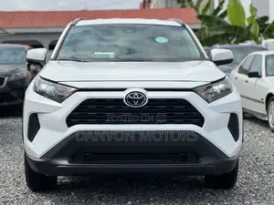 Toyota RAV4 LE 2021 White