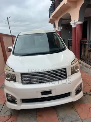 Toyota Voxy 2011 White