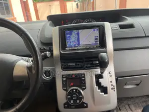 Toyota Voxy 2011 White