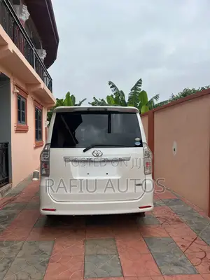Toyota Voxy 2011 White