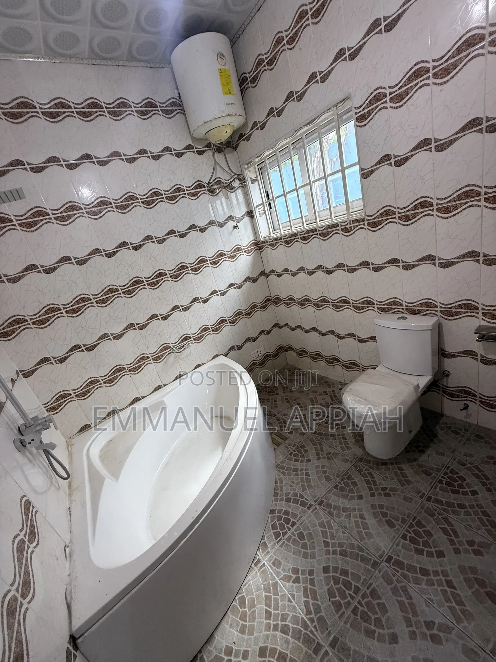 4bdrm House in Awoshie Onyinase for sale