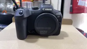 Canon Eos R7 Body Only