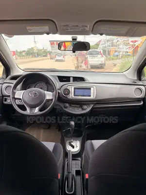 Toyota Vitz 1.3 FWD 5dr 2012 Blue