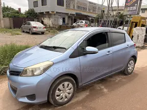 Toyota Vitz 1.3 FWD 5dr 2012 Blue