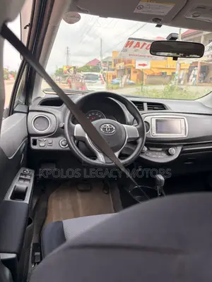 Toyota Vitz 1.3 FWD 5dr 2012 Blue
