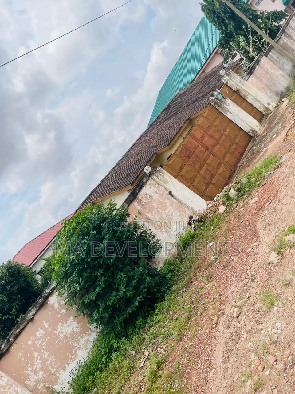 5bdrm House in Madev Realty, Sowutwuom for sale