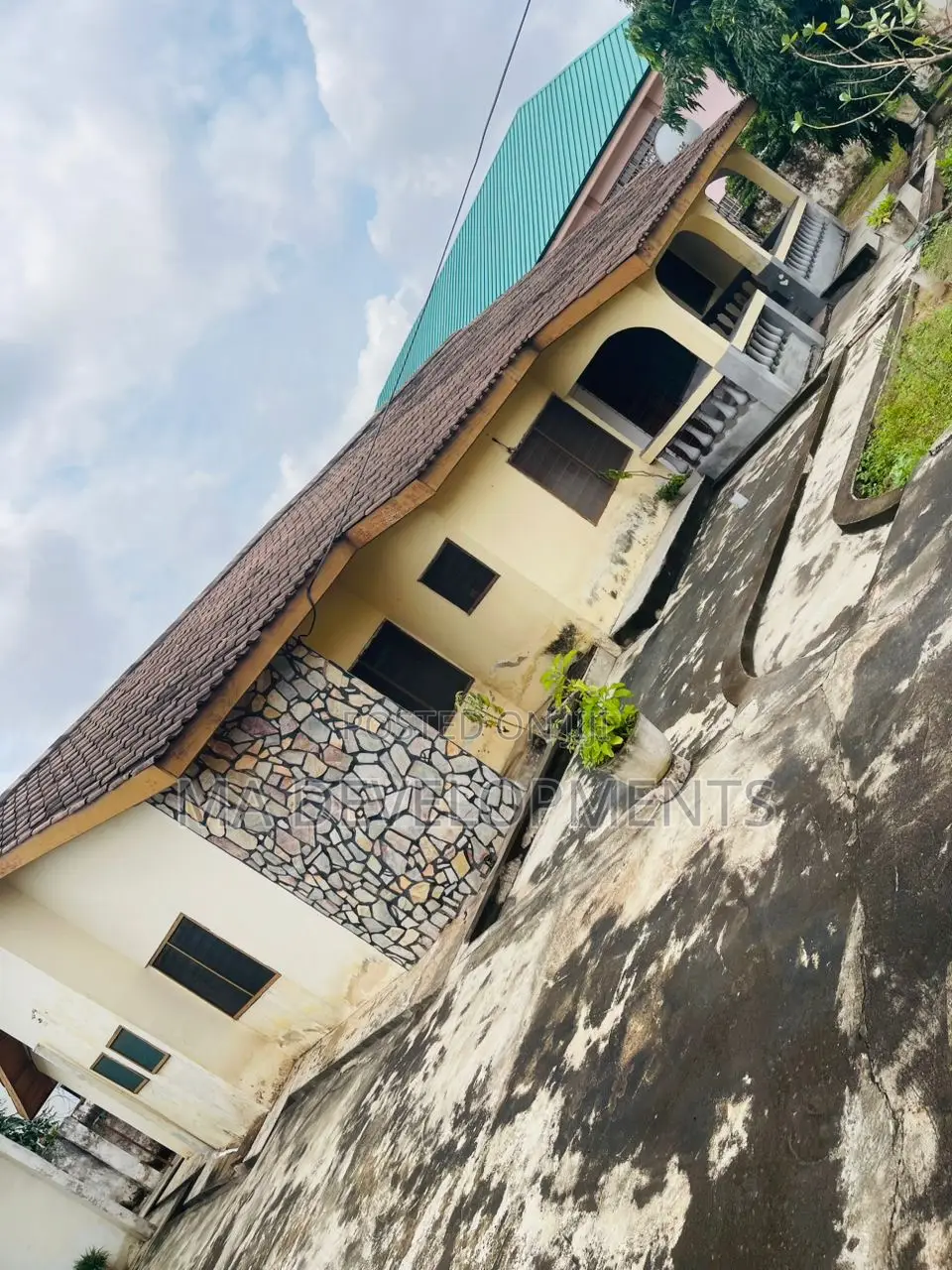 5bdrm House in Madev Realty, Sowutwuom for sale