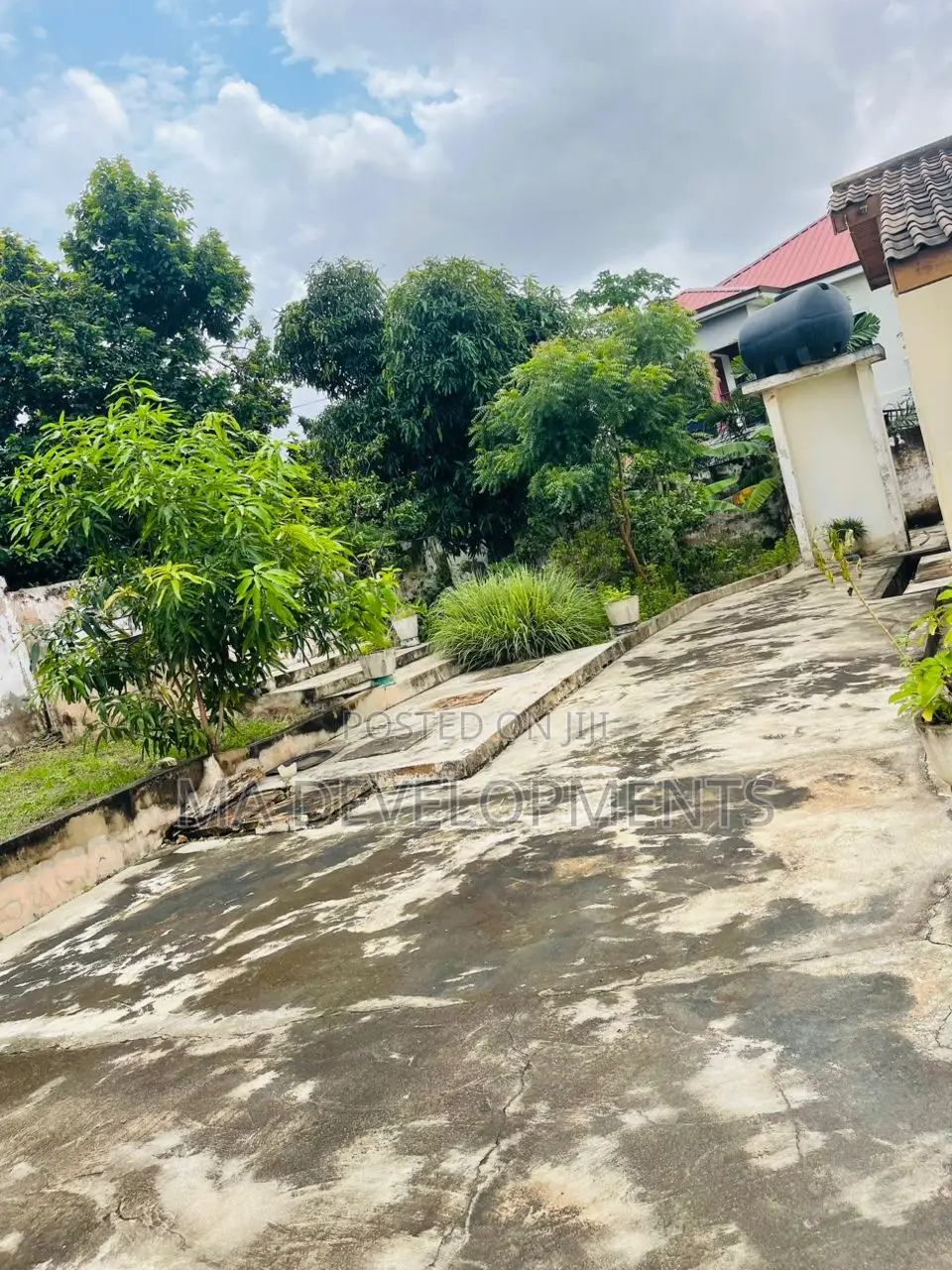 5bdrm House in Madev Realty, Sowutwuom for sale