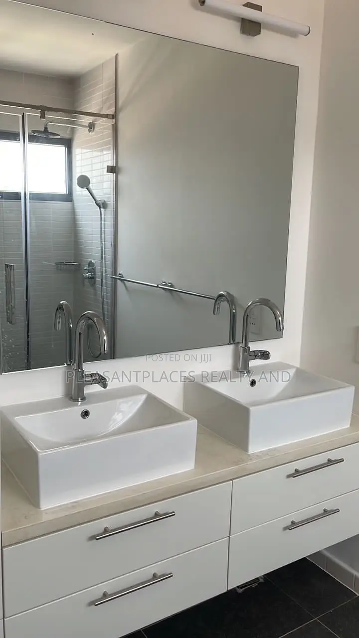 Furnished 3bdrm Townhouse / Terrace in Pleasantplaces And, Oyarifa