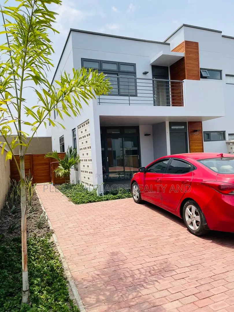 Furnished 3bdrm Townhouse / Terrace in Pleasantplaces And, Oyarifa
