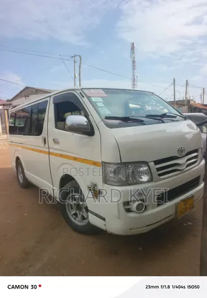 Toyota HiAce 2010 White