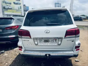 Lexus LX 570 AWD 2015 White