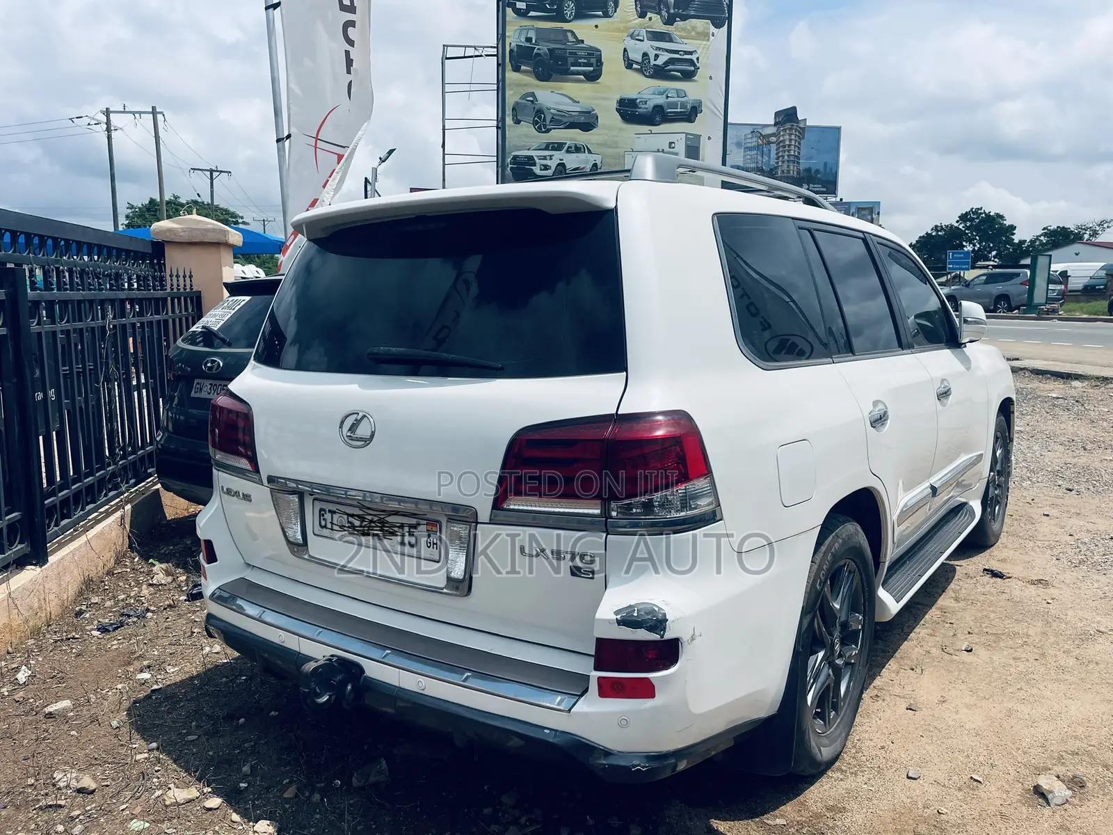Lexus LX 570 AWD 2015 White