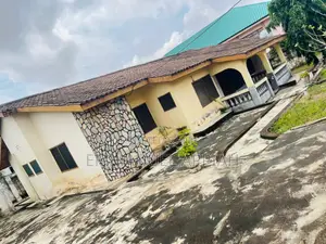 5bdrm House in Sowutoum, Sowutwuom for sale